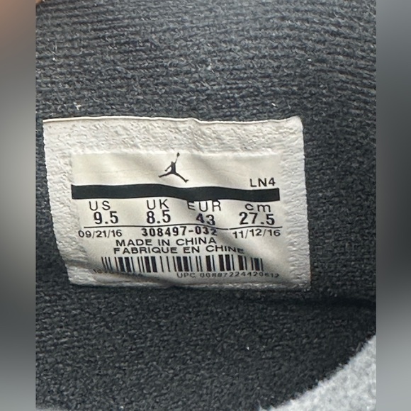 Jordan 4 Retro Royalty (size 9.5) - Picture 14 of 15